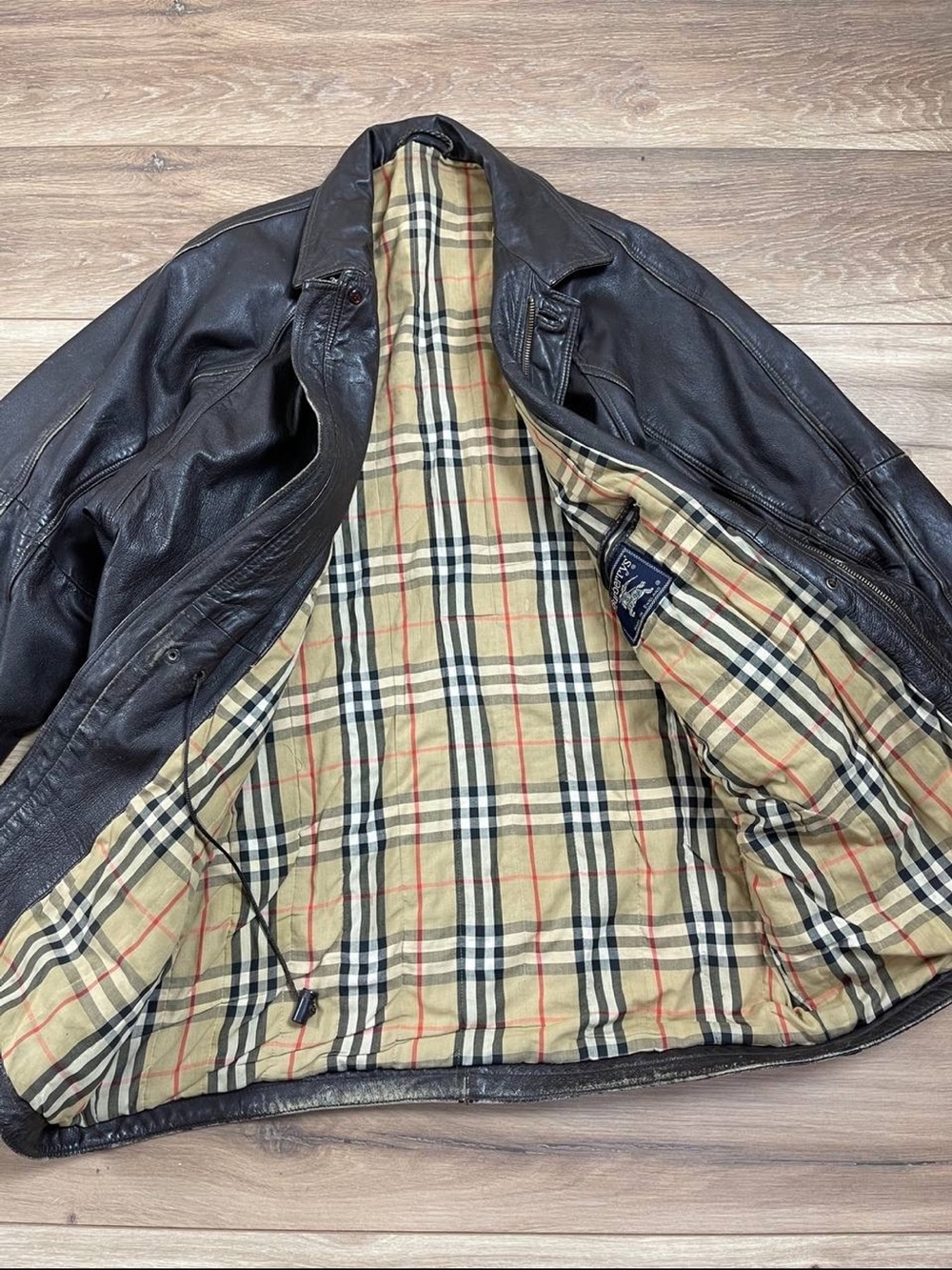 Burberry Men's Brown Leather Jacket with Plaid Lining - Picture 5 of 6